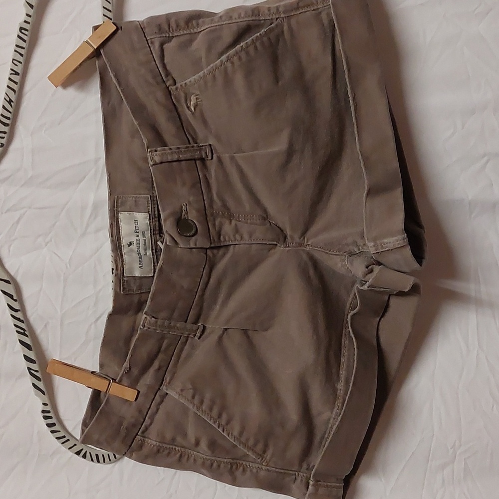 Abercrombie and Fitch Ultra low rise short khaki shorts,  size 0 - Picture 2 of 5